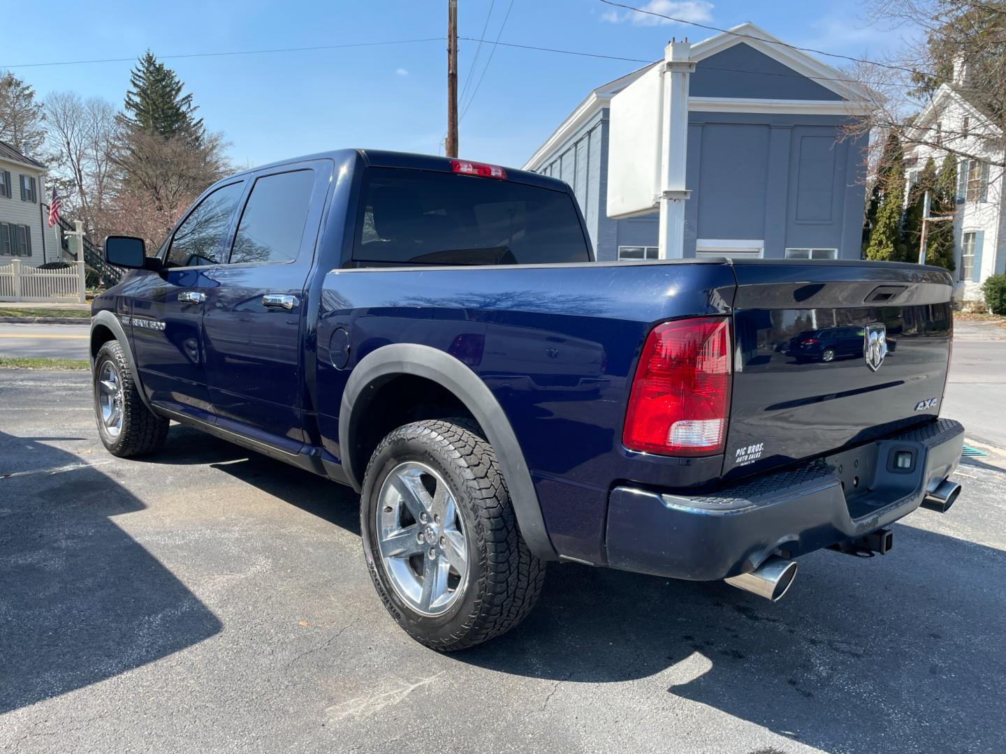 2012 blue Dodge Ram 1500 ST Crew Cab 4WD (1C6RD7KT4CS) with an 5.7L V8 OHV 16V engine, 6-Speed Automatic transmission, located at 101 N. Main Street, Muncy, PA, 17756, (570) 546-5462, 41.207691, -76.785942 - Photo#3